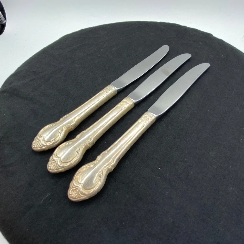 Vintage 6.25in Dinner Knives 3pc Silver Gold Ornate Scroll Flatware Replacement